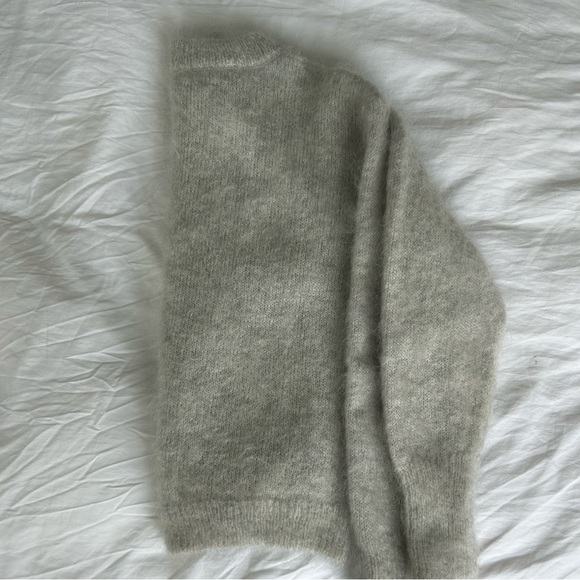 Aritzia Sweaters - Aritzia Heather Gray Crewneck Sweater